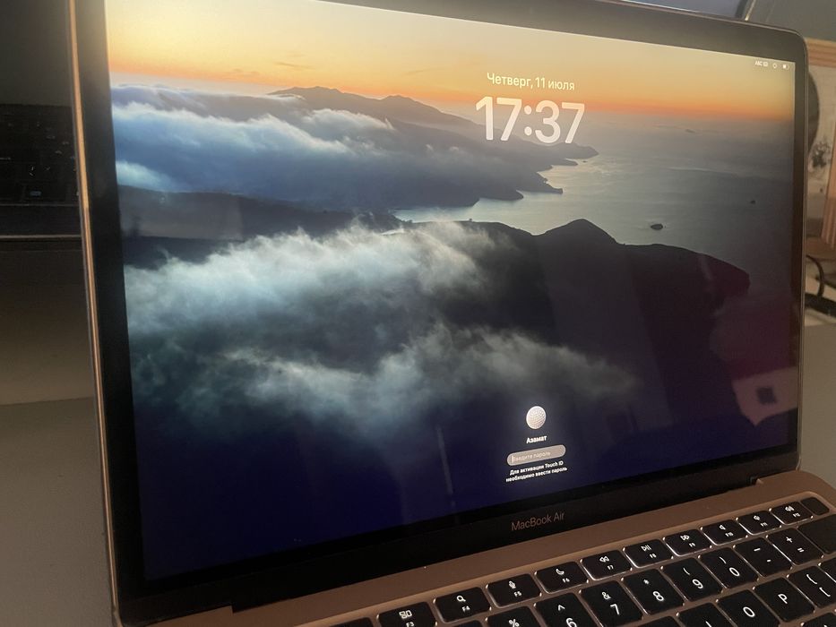 Продам macbook air m1