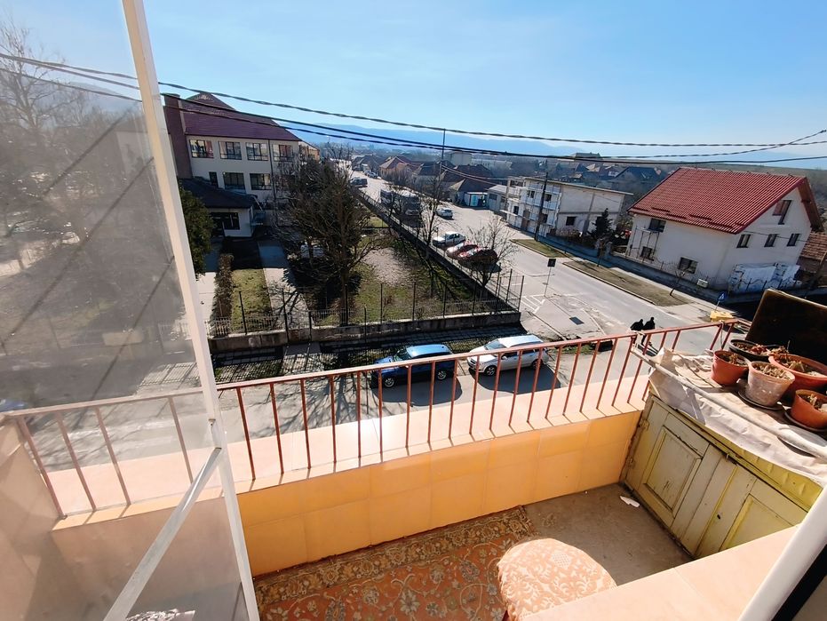 Apartament 3 camere, etaj 3 - Zonă bine cotată (str. M. Kogălniceanu)