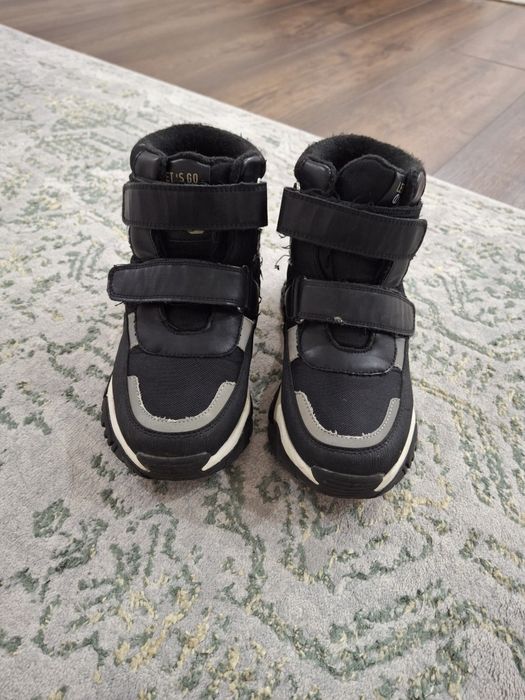 Продаются зимние детские ботинки