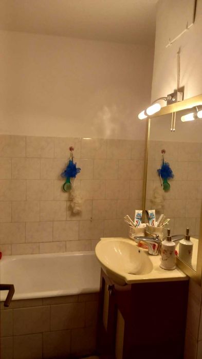 Închiriez apartament cu doua camere decomandat în Bacău