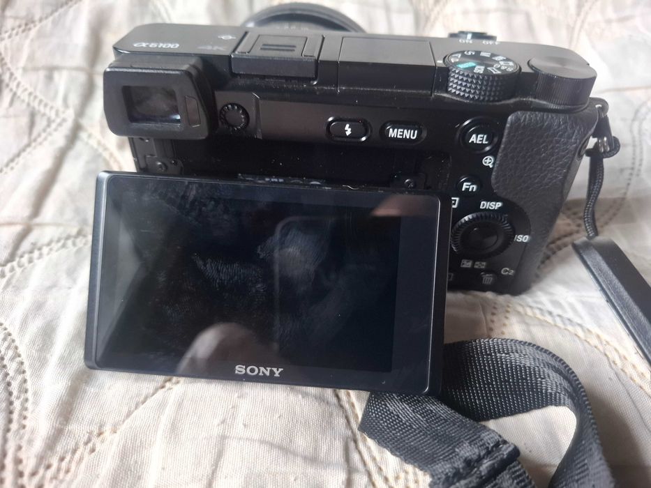 Фотоапарат Sony a6100 на 755 кадъра