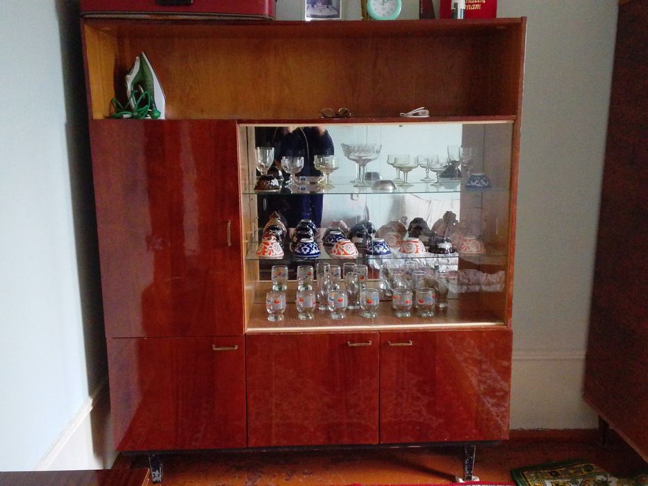 Продаётся сервант