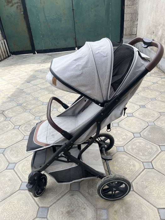 Удобная легкая коляска
