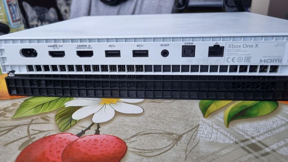 Consola xbox one x 1tb alba