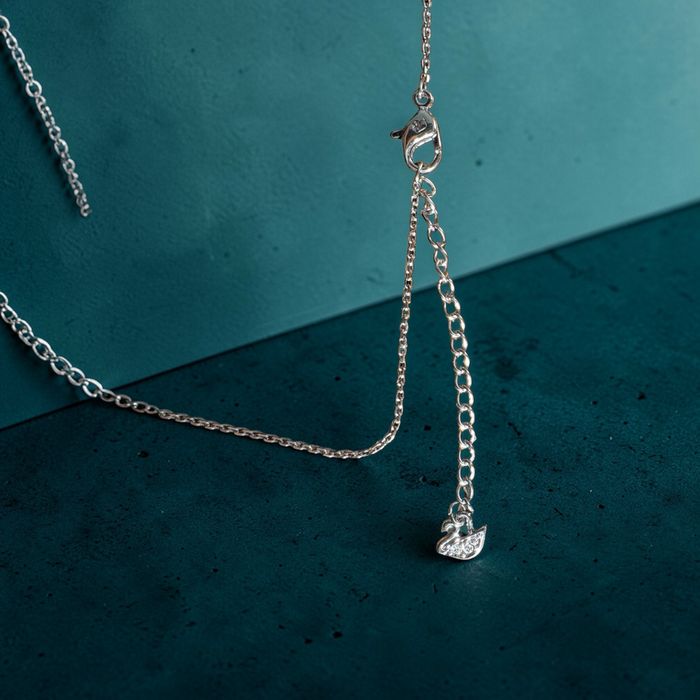 Colier Swarovski Swan cu cristale, argintiu, cu cutie și acte