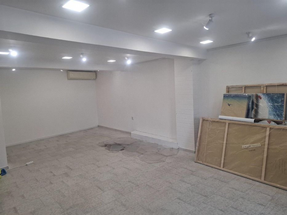 Дава се под наем Магазин в Пловдив, Център - 90 кв.м за 612 € - Снимка #1