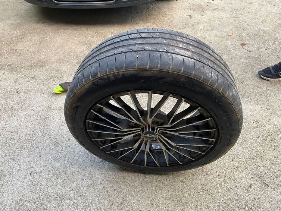 Vând jante R17 225 cauciucuri de vara