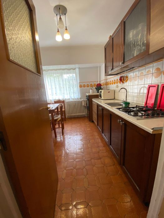 Închiriez apartament de 3 camere Piața Unirii