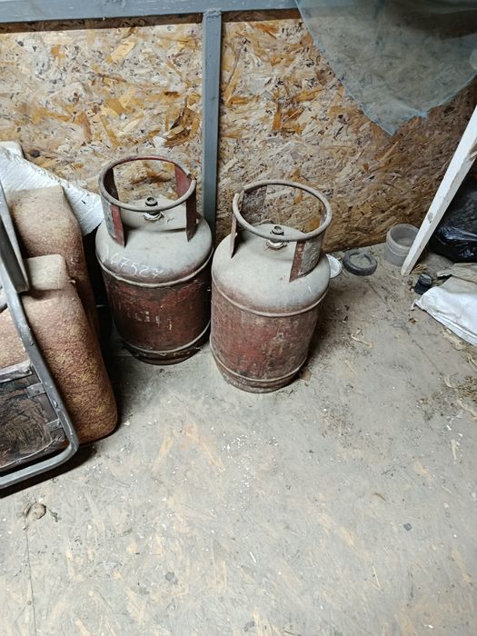 Газовые баллоны.