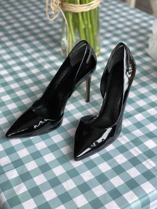 Обувки на ток Basconi – луксозни лачени