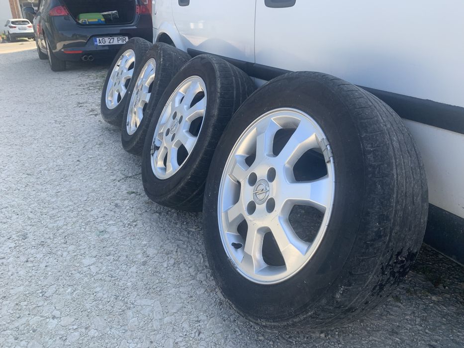 Set 4 jenti de aliaj cu cauciucuri de vara 195/60 R15
