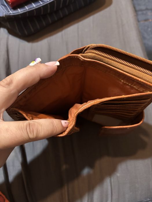 Портмоне от камилска кожа