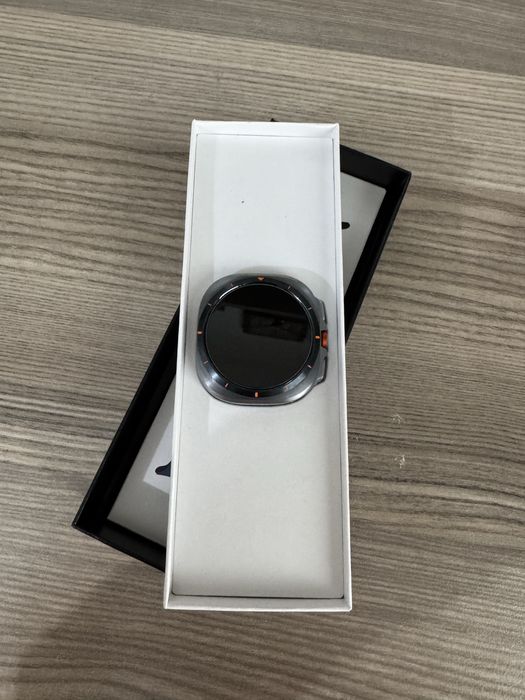 Продавам Samsung Galaxy Watch Ultra 2025