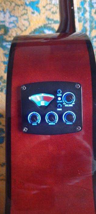 Klassik gitara sotiladi