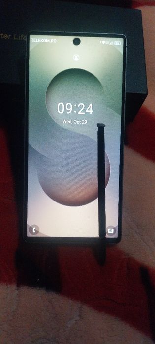 Smartphone S25 ultra nou 128 GB și 8 GB de rami