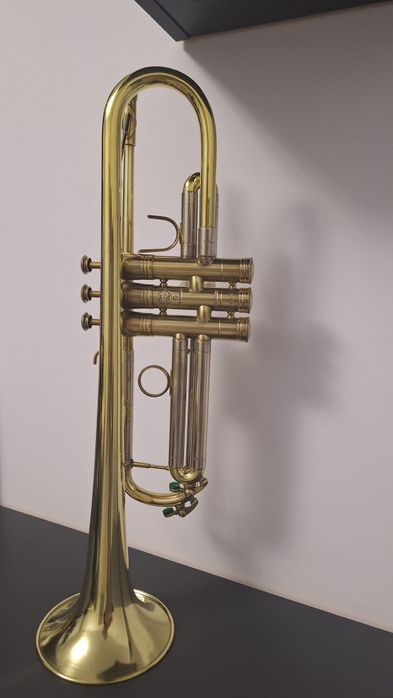 Vând trompetă Selmer Chorus J80