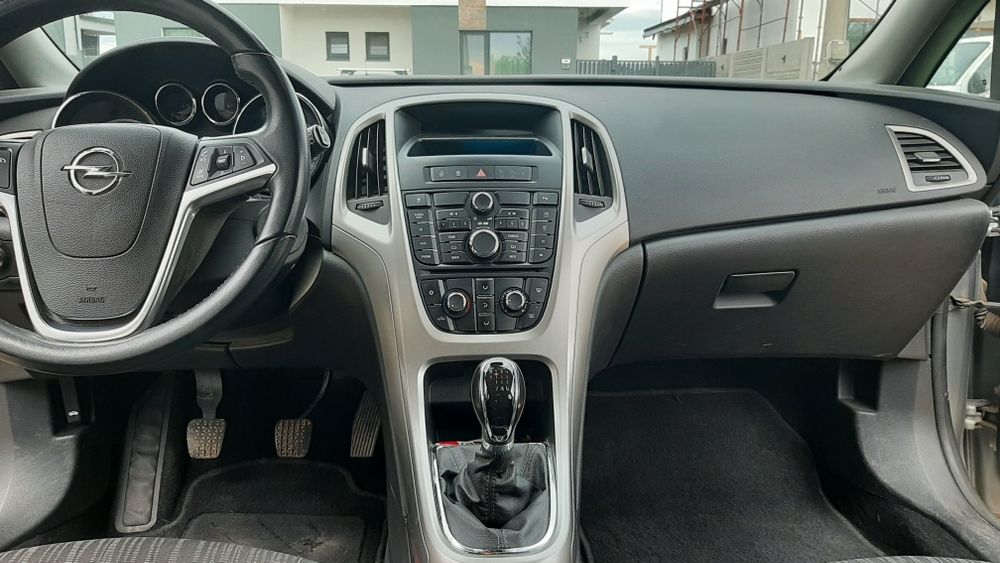 Opel Astra J Sport Tourer