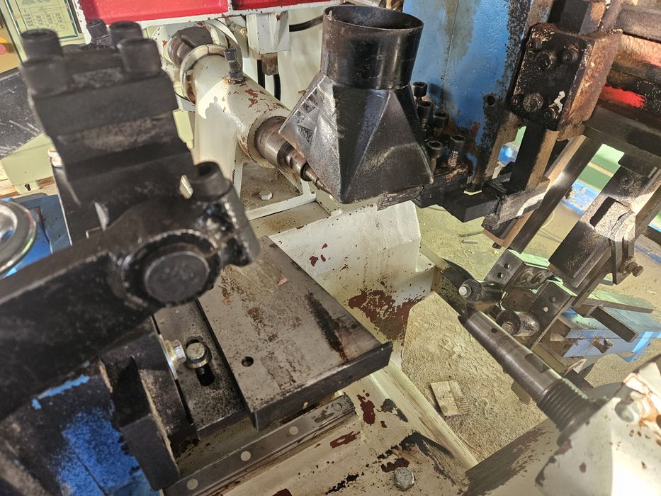 Автоматичен копирен струг за дървени крачета