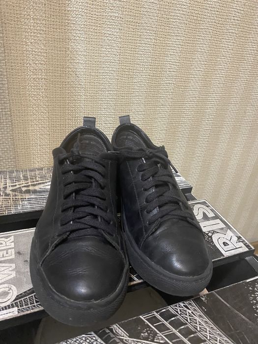 кроссовки кожанные