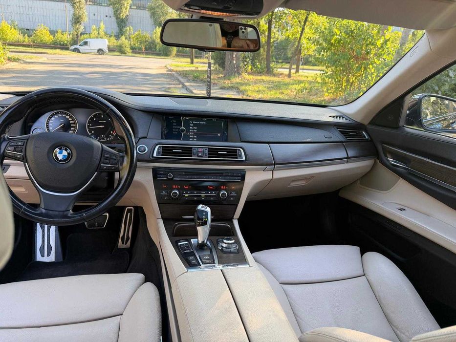 BMW 740d xDrive – 2012 – Stare impecabila