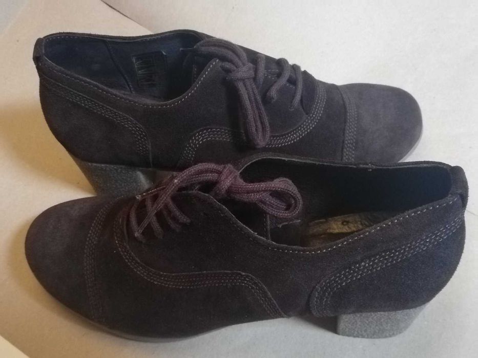 Български обувки от естествен велур