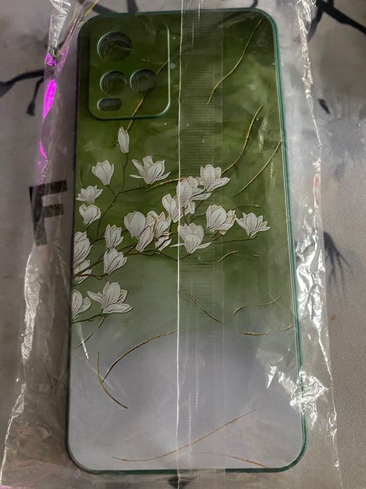 Чехол на Vivo Y33S об-меняю на что нибудь