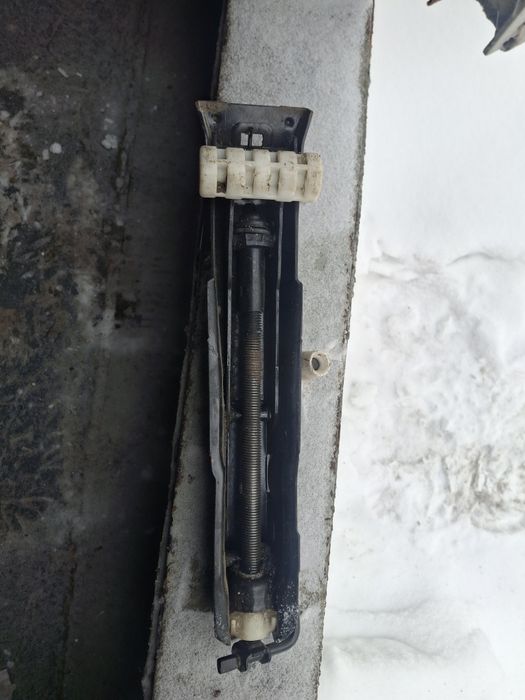 Продам автомобильный домкрат