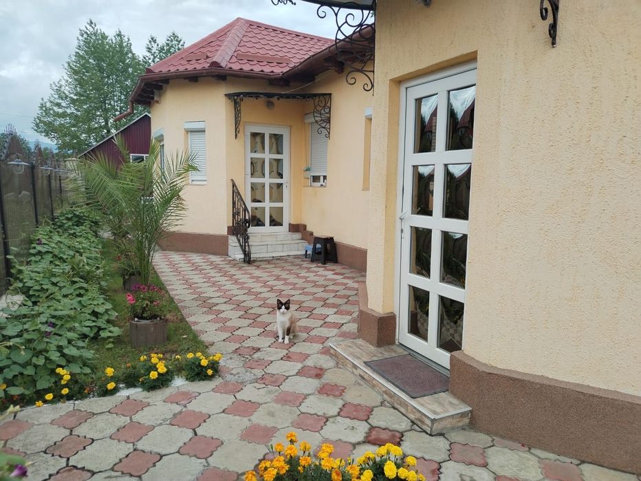 Casă cu 4 camere în Comănești (Bacău)