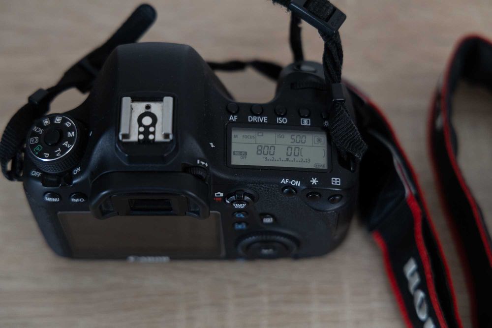 Продавам фотоапарат Canon EOS 6D