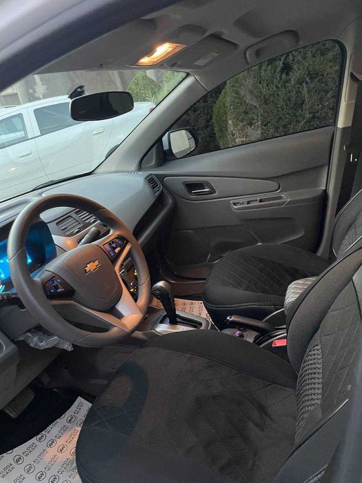 Chevrolet Cobalt Automatik, 2024 года выпуска.