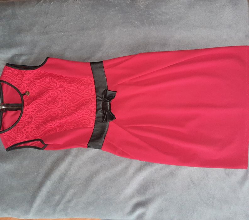 Стилна рокля в червен цвят