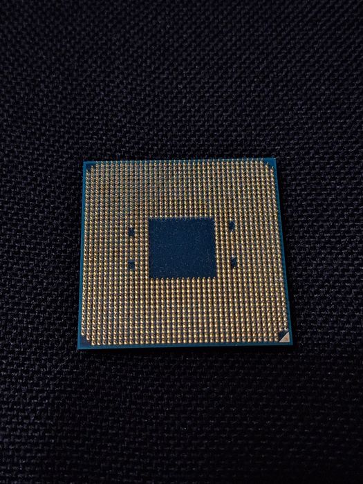 Ryzen 5 2600 + cooler original, funcțional