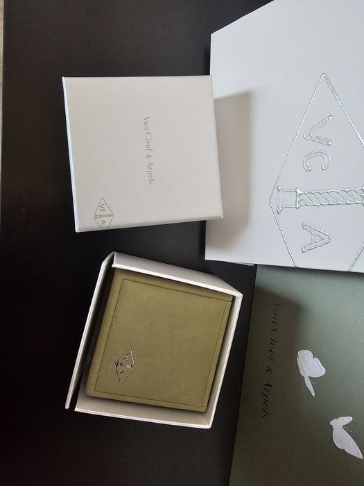 VAN CLEEF & ARPELS Sweet alhambra обици с малахит