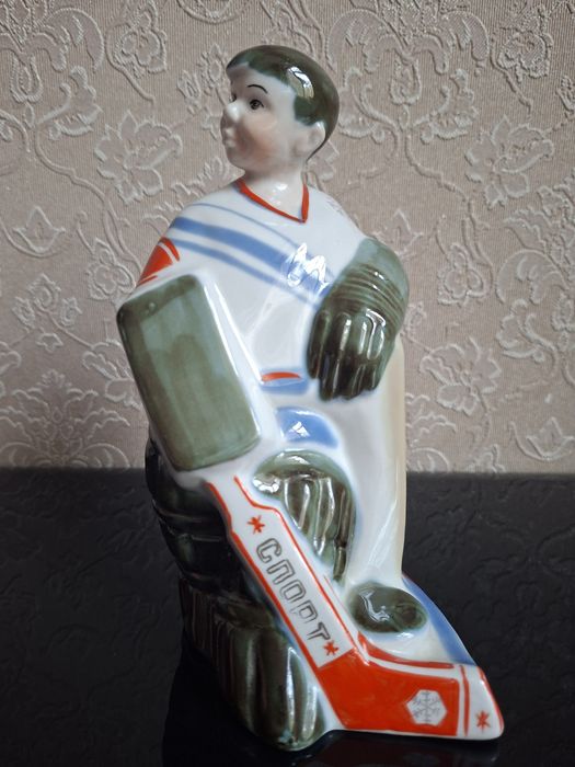 Продам статуэтку УССР