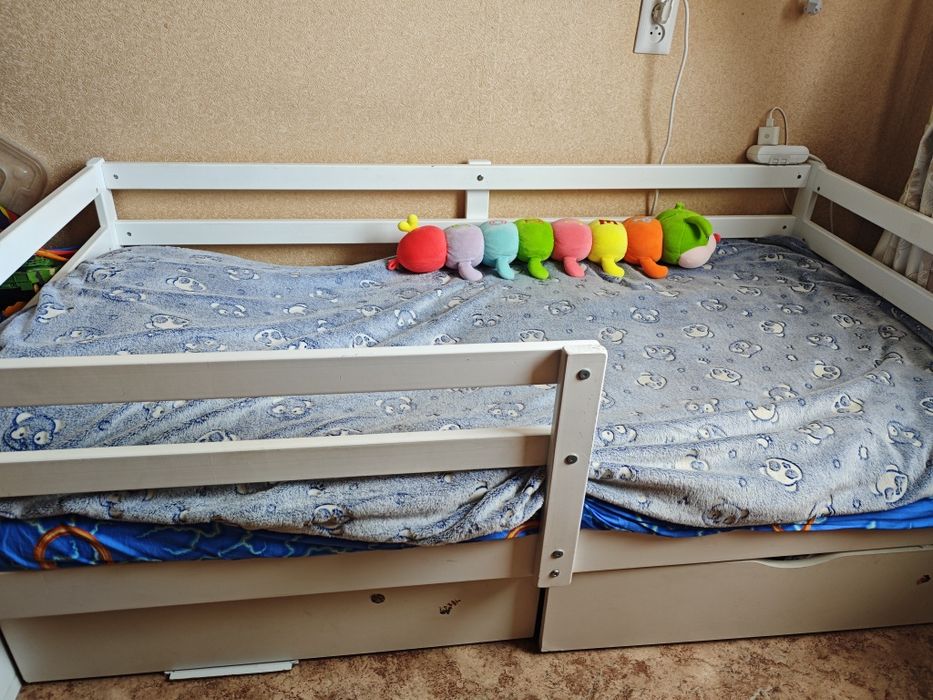 Продам детскую кровать размер 160*80.