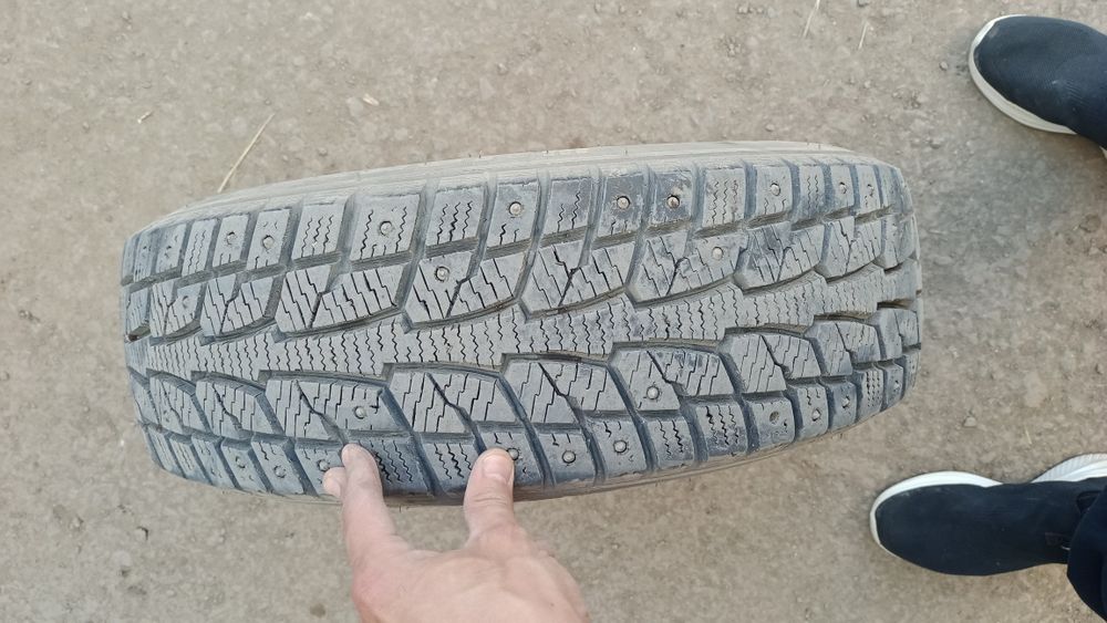 Продам покрышки зимние r14