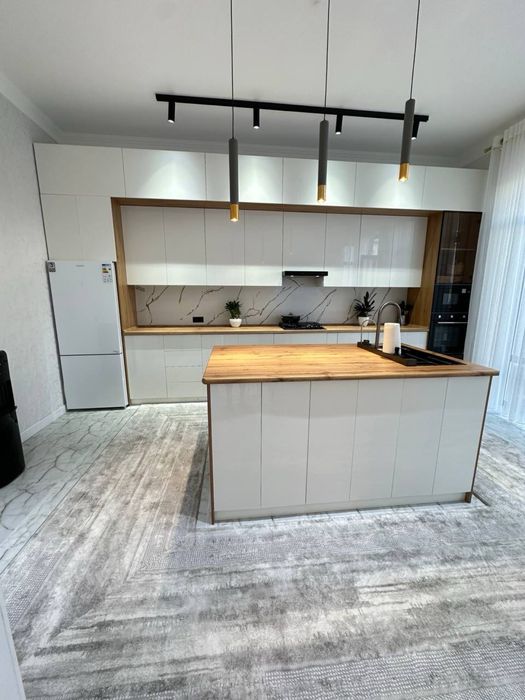 Nazarbek , Harakat  3 sotok  8 xona