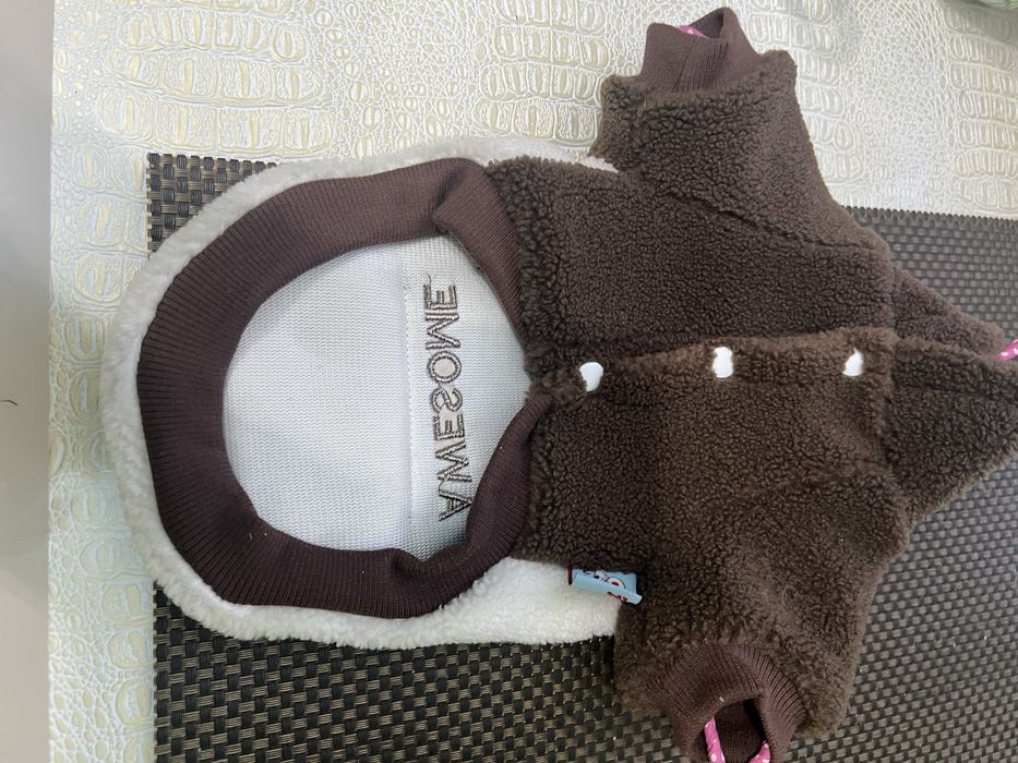 Одеждана на маленькую собачку