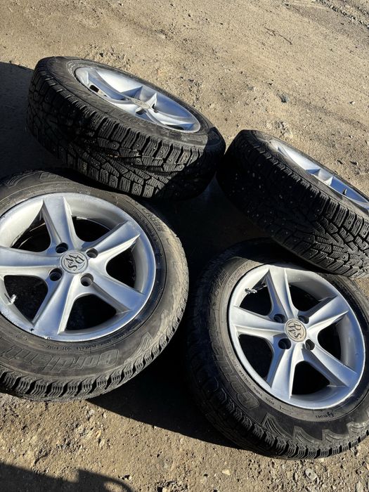 Продам комплект резины с дисками
