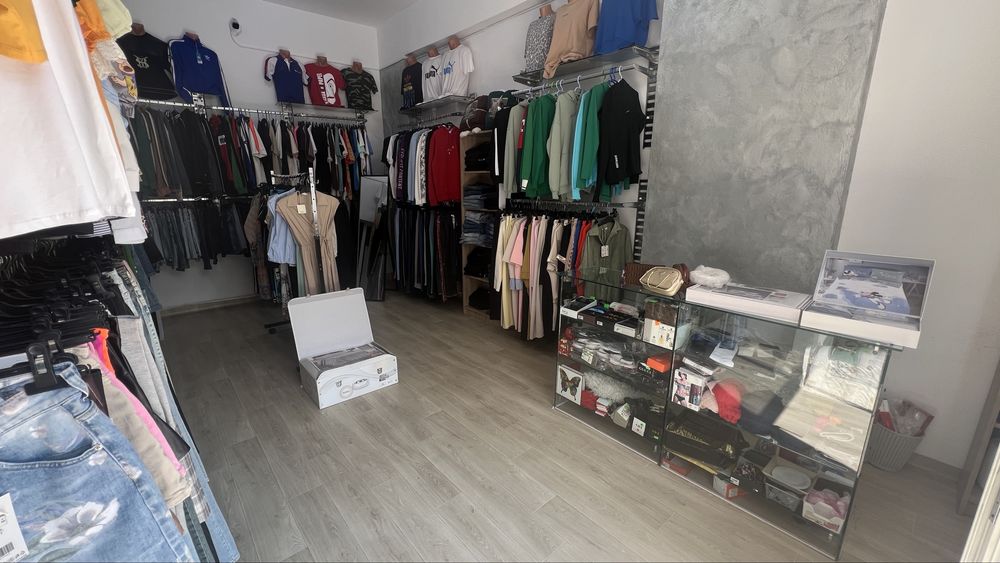 Vând afacere magazin de haine – marfă + amenajare completă