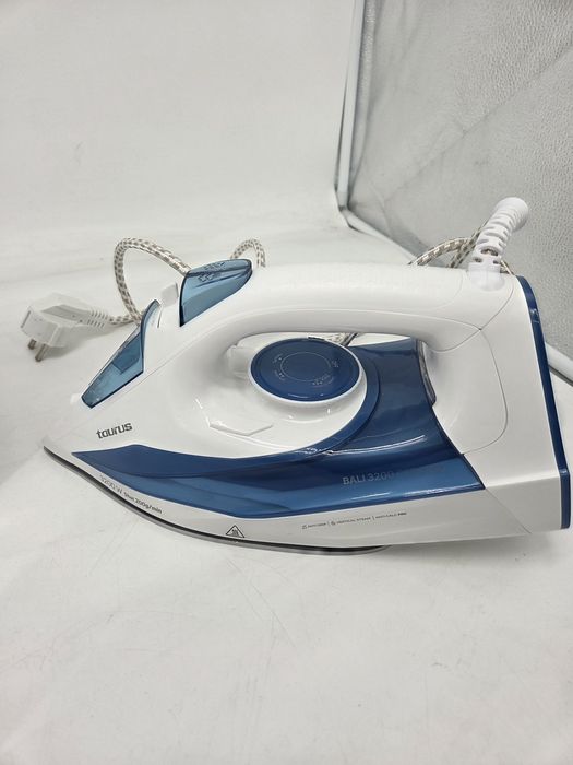 Парна ютия Taurus Bali 3200 Ceramic. Мощност: 3200 WМатериал на плочат