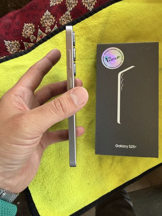 samsung s25+ pamit 12.256g holati ideal karopka dak bor oqip tel qlila