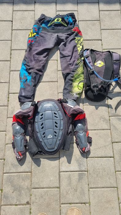 Echipament enduro (bluza pantaloni ghiozdan cizme armura