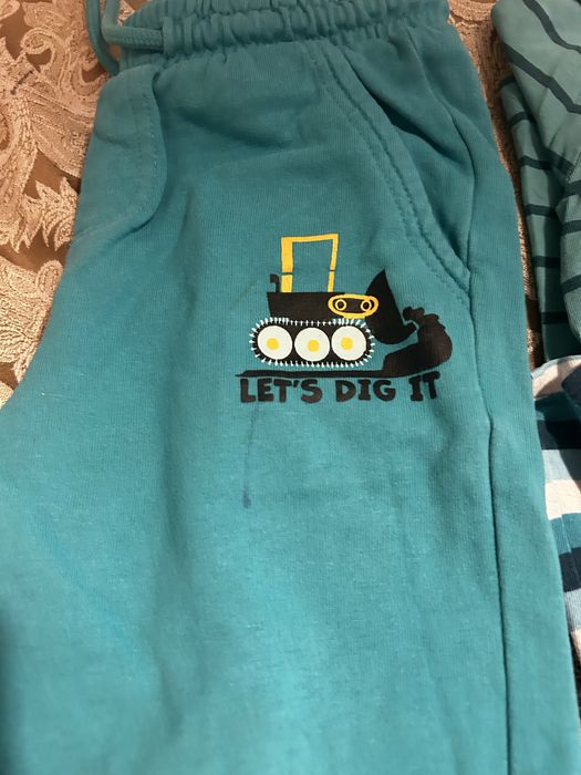 Vand lot pantaloni si 3 bluze masura104