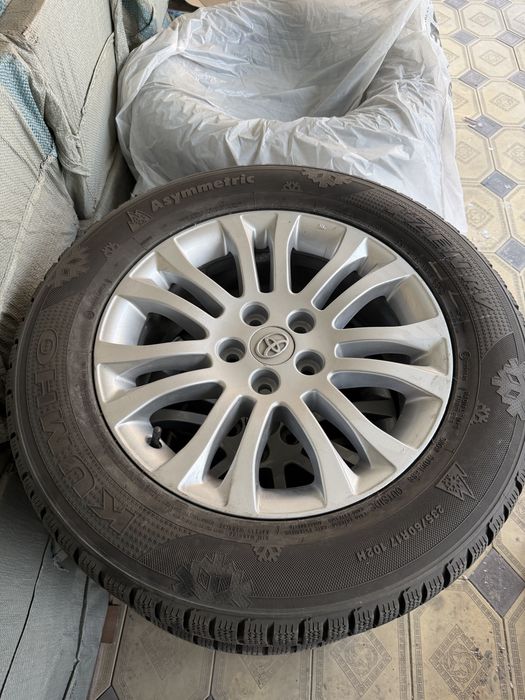 Продам резину с дисками KUMHO 235/60/17