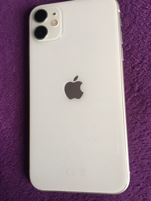 Iphone 11  cum se vede in poza pret 200 lei