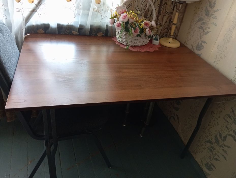 Стулья и стол набором