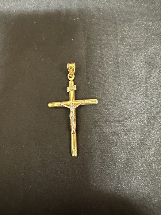 Pandantiv cruciulita din aur de 14k