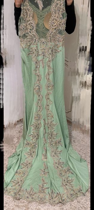 Вечерние платья по доступной цене