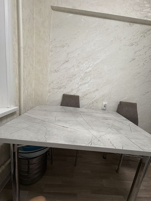 Кухонный стол со стульями